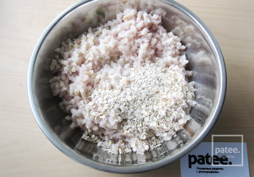 Рыбные котлеты с отварными яйцами и овсяными хлопьями - Шаг 3