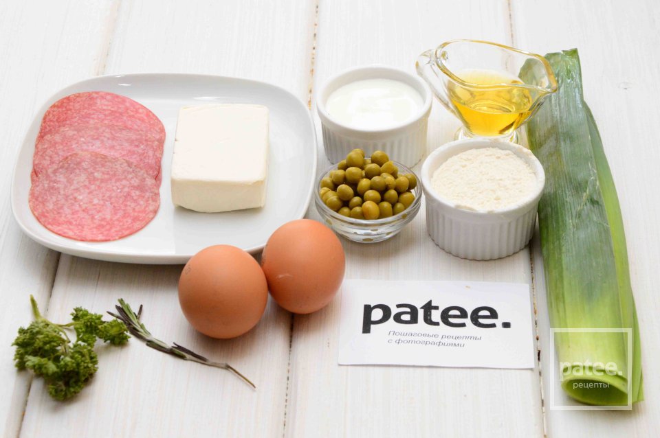 Омлет с салями и зеленым горошком - Шаг 1