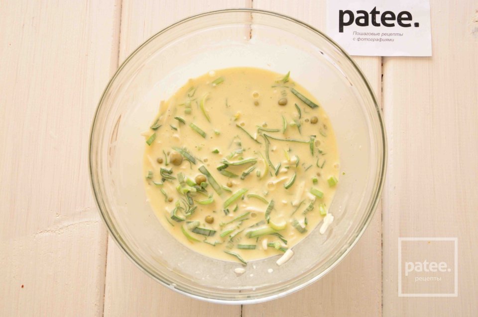 Омлет с салями и зеленым горошком - Шаг 9