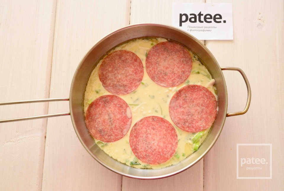 Омлет с салями и зеленым горошком - Шаг 11