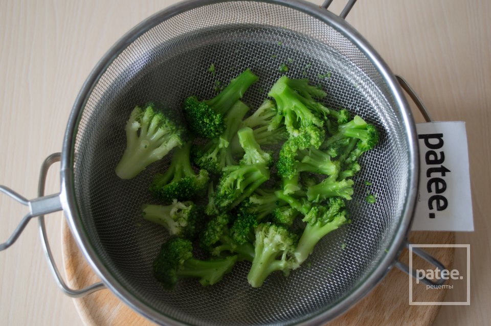 Пенне с брокколи, зеленым горошком и чесноком - Шаг 3