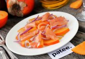 Салат с хурмой и красной рыбой