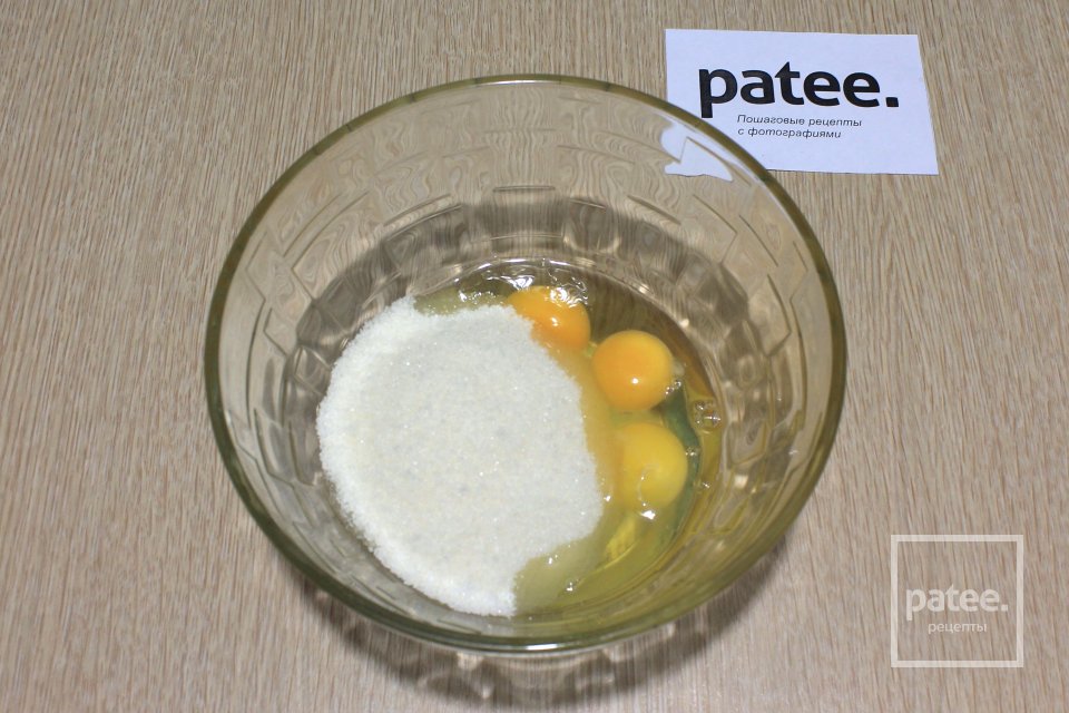 Шарлотка на сгущенном молоке - Шаг 2