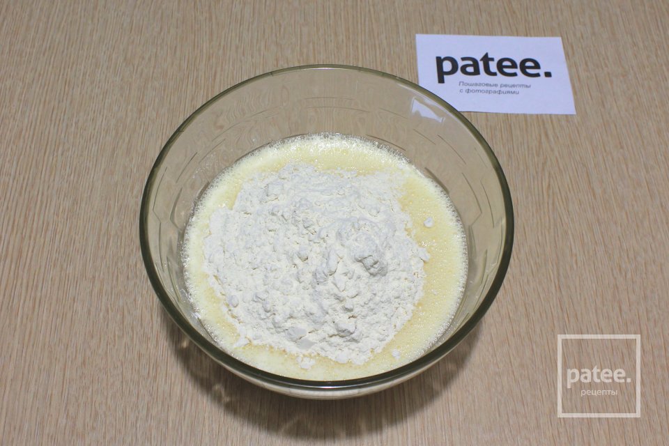 Шарлотка на сгущенном молоке - Шаг 5