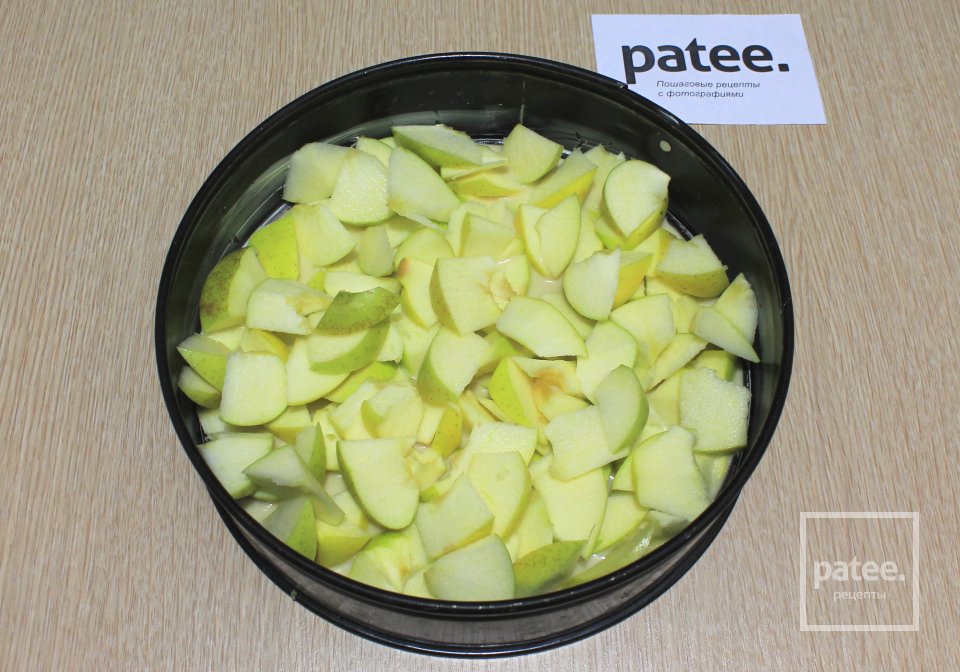 Шарлотка на сгущенном молоке - Шаг 8