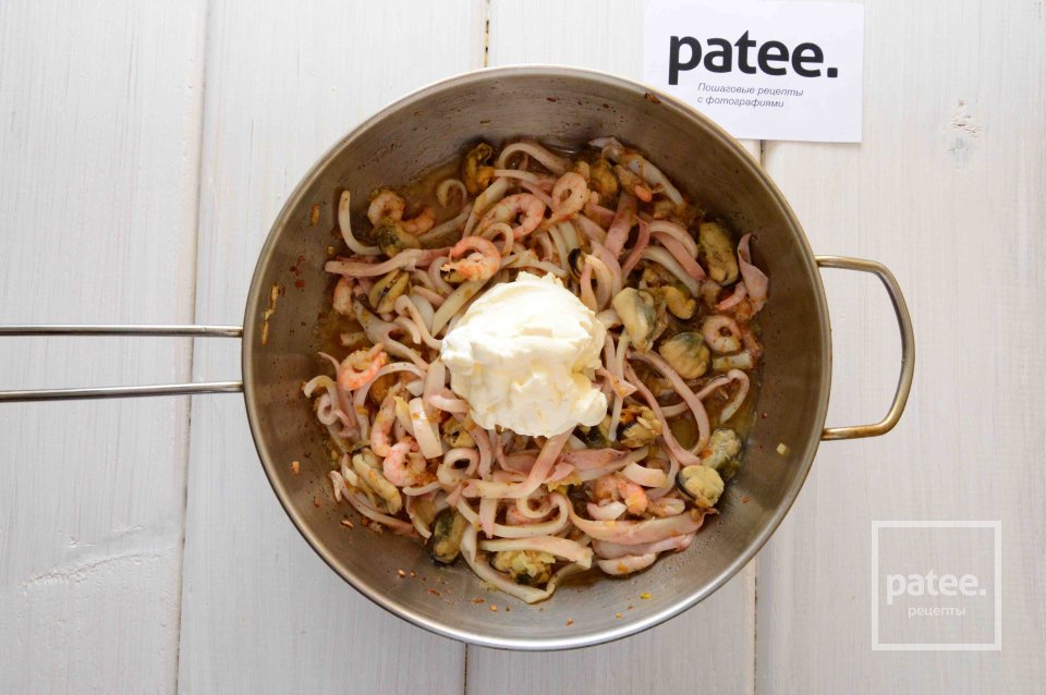 Спагетти с морепродуктами в сливочном соусе - Шаг 8