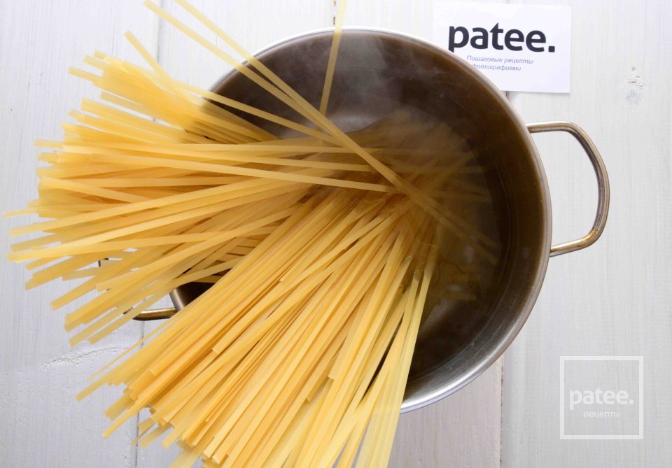 Спагетти с морепродуктами в сливочном соусе - Шаг 11