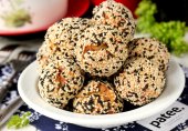 Куриные шарики в кунжуте