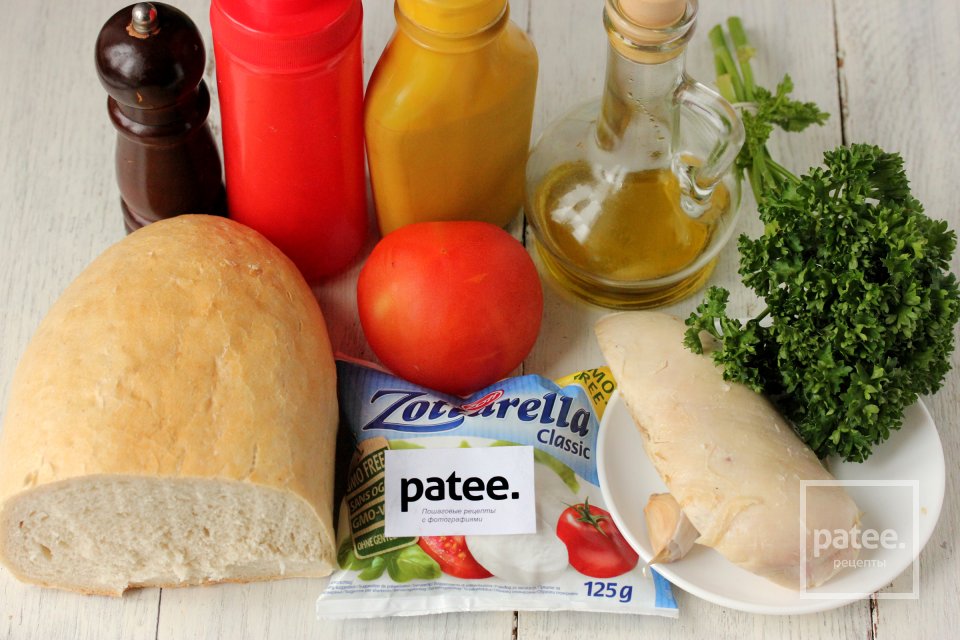 Горячие бутерброды с курицей, помидорами и моцареллой - Шаг 1