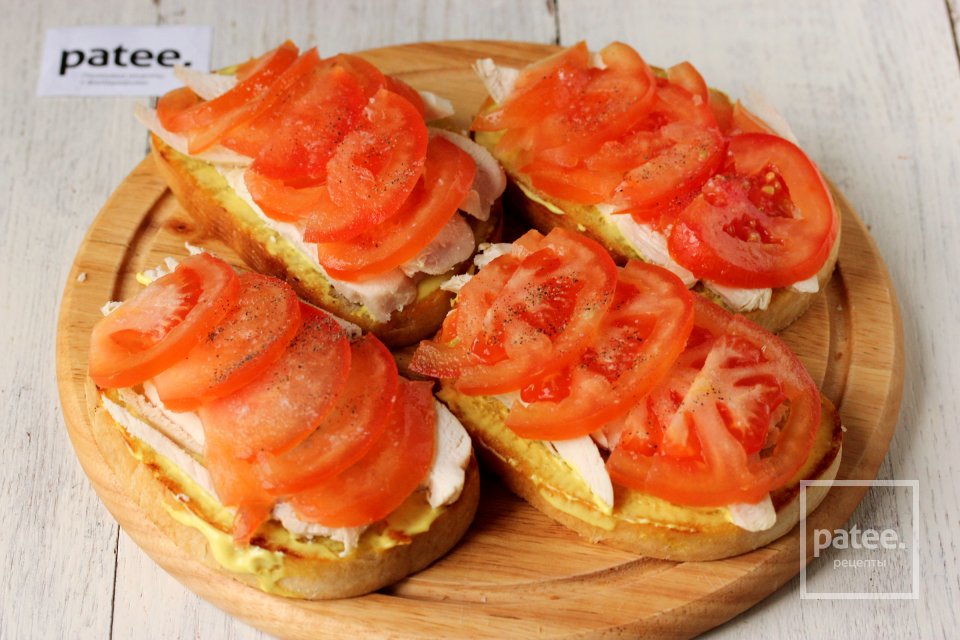 Горячие бутерброды с курицей, помидорами и моцареллой - Шаг 9