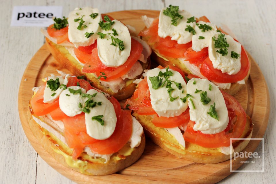 Горячие бутерброды с курицей, помидорами и моцареллой - Шаг 11