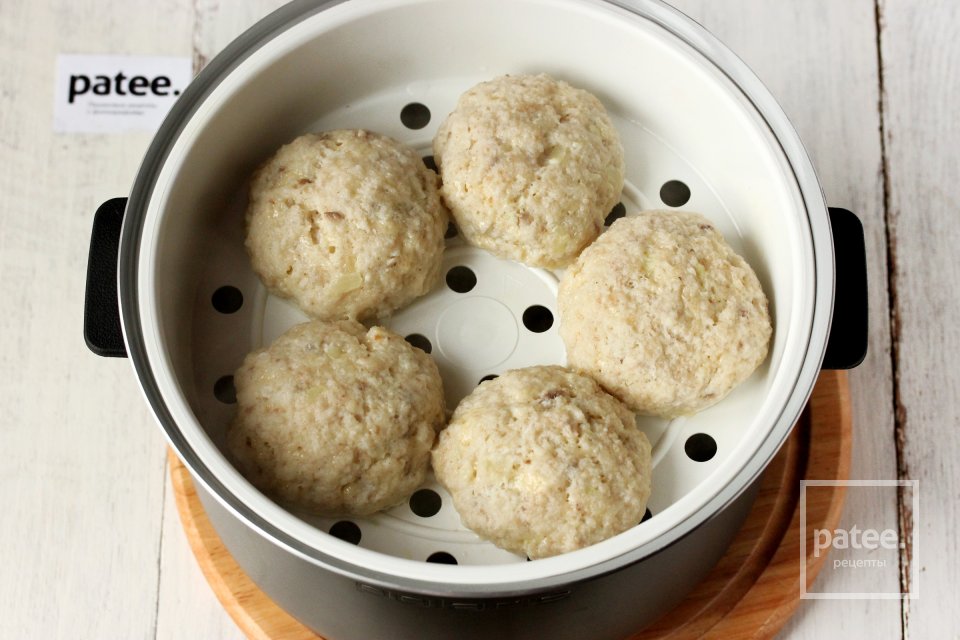 Рыбные котлеты с сыром на пару в мультиварке - Шаг 11