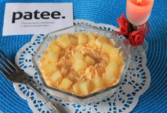 Салат с курицей и ананасами