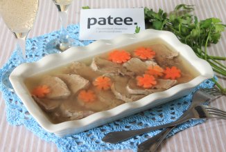 Заливное из свиного языка