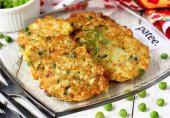 Оладьи из цветной капусты с зелёным горошком и луком