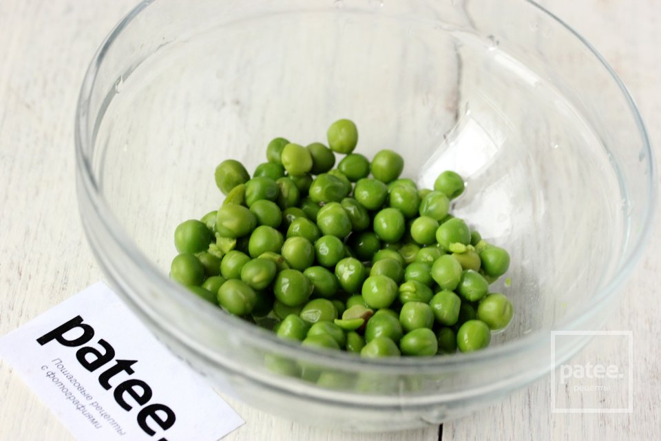 Оладьи из цветной капусты с зелёным горошком и луком - Шаг 6