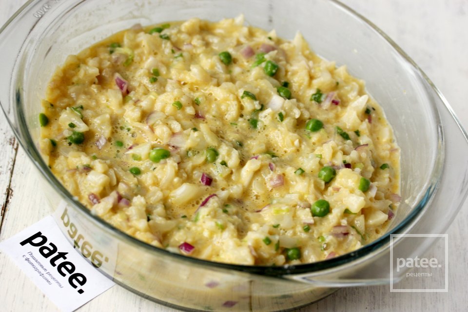 Оладьи из цветной капусты с зелёным горошком и луком - Шаг 11