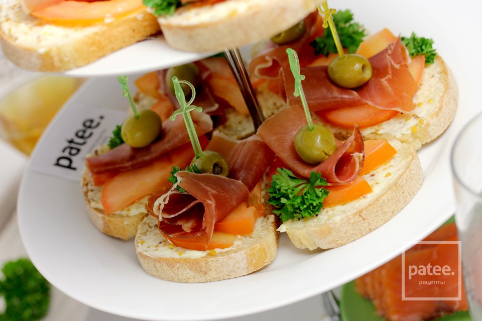 Канапе с хамоном и помидорами - Шаг 11