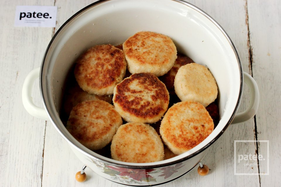 Куриные котлеты на ароматной подушке - Шаг 12