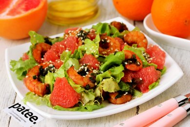 Рецепт Салат с грейпфрутом и креветками