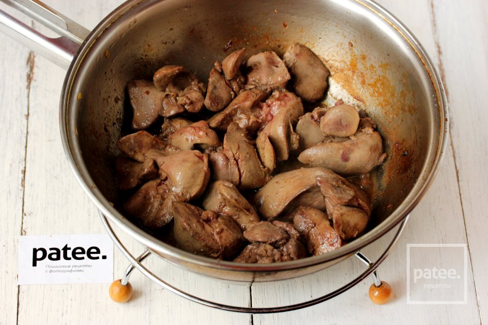 Яичные рулетики с печёночной начинкой - Шаг 7