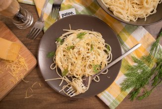 Спагетти с луком-пореем в сливочном соусе