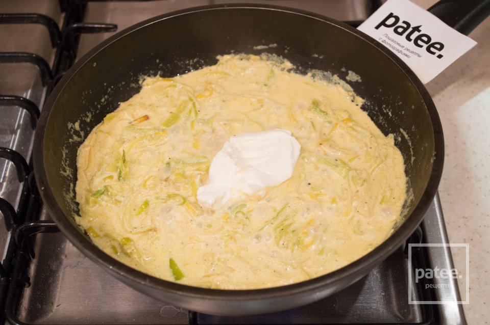 Спагетти с луком-пореем в сливочном соусе - Шаг 9