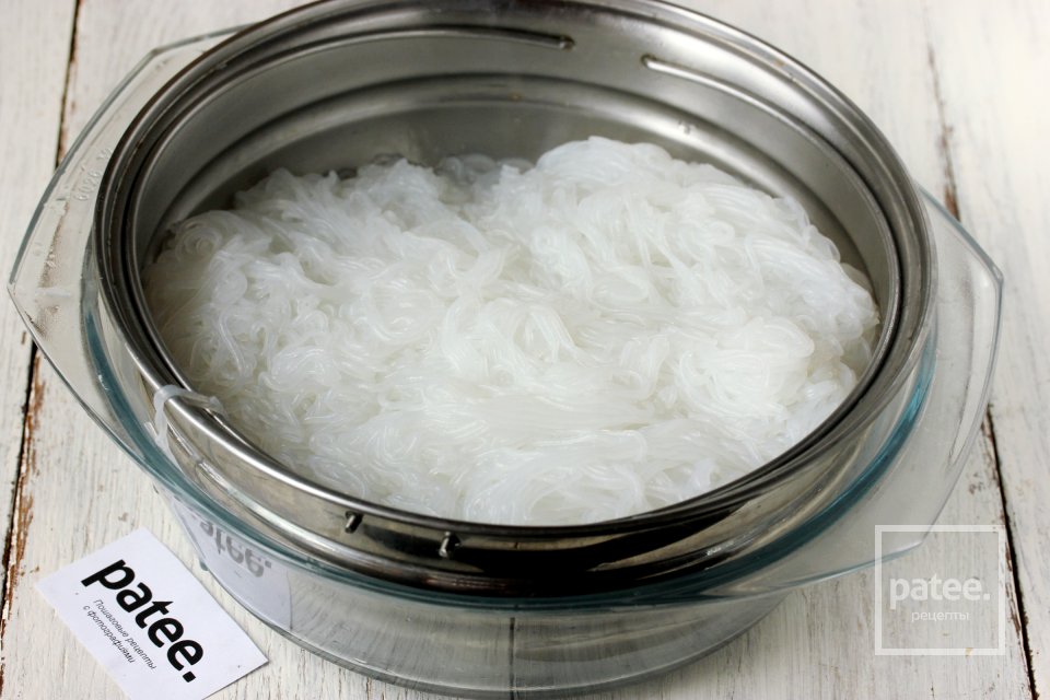 Фунчоза с мясным фаршем и овощами - Шаг 8