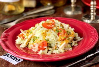 Салат из пекинской капусты с курицей и горчичной заправкой