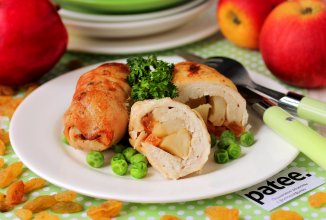 Куриные рулетики с яблоками и изюмом