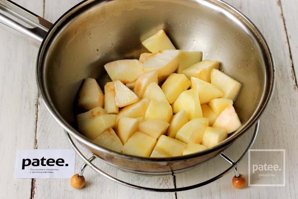 Куриные рулетики с яблоками и изюмом - Шаг 4