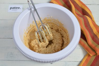 Медовый кекс с бананами и орехами - приготовление