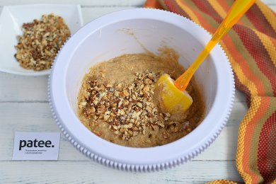 Медовый кекс с бананами и орехами - приготовление