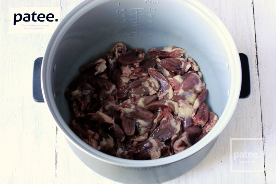 Гречка с куриными сердечками в мультиварке - Шаг 5