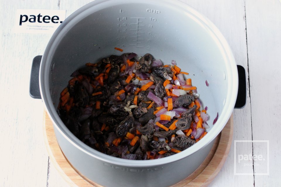 Гречка с куриными сердечками в мультиварке - Шаг 9