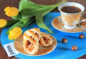 Слойки с яблоками