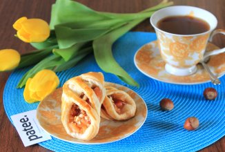 Слойки с яблоками