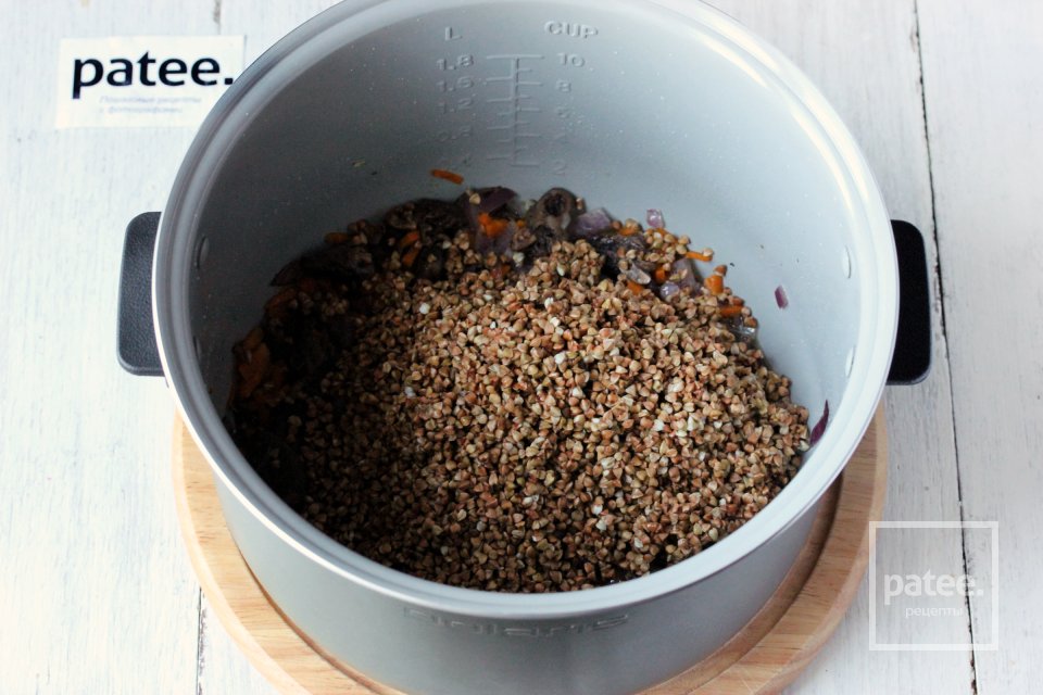 Гречка с куриными сердечками в мультиварке - Шаг 10