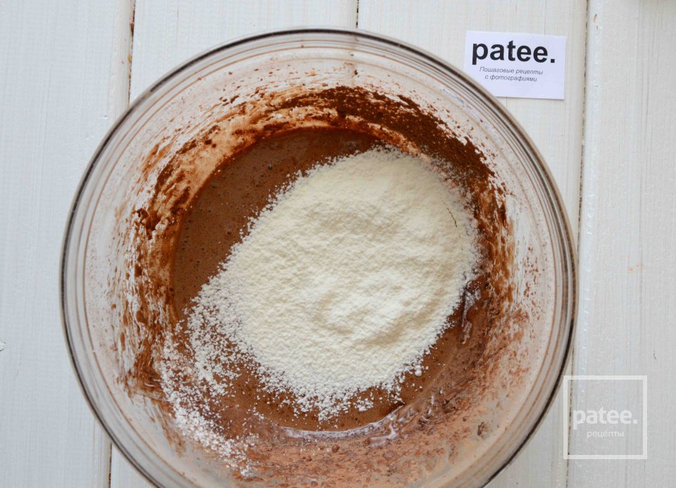 Шоколадный пирог с персиками - Шаг 6