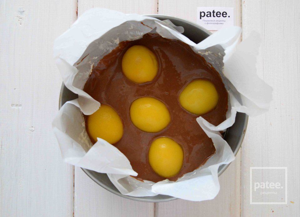 Шоколадный пирог с персиками - Шаг 10