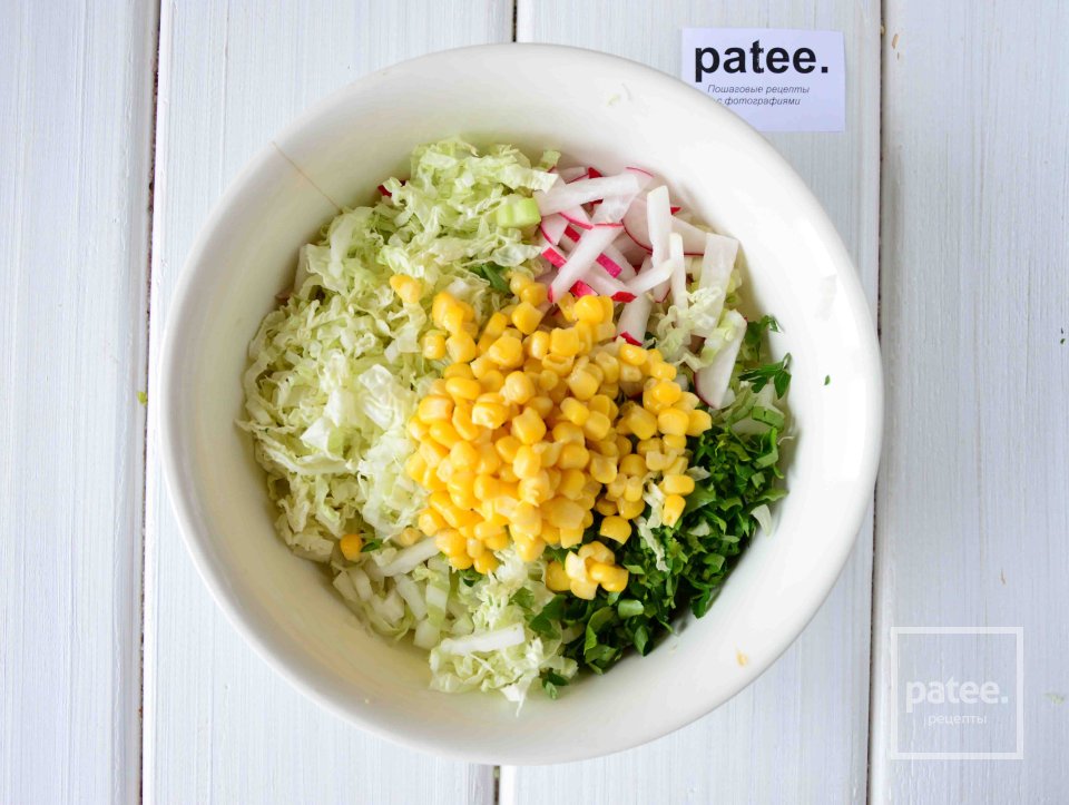 Овощной салат с кукурузой - Шаг 8