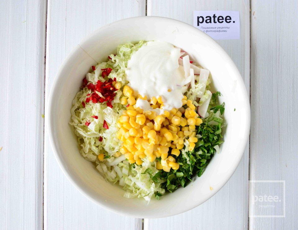 Овощной салат с кукурузой - Шаг 9