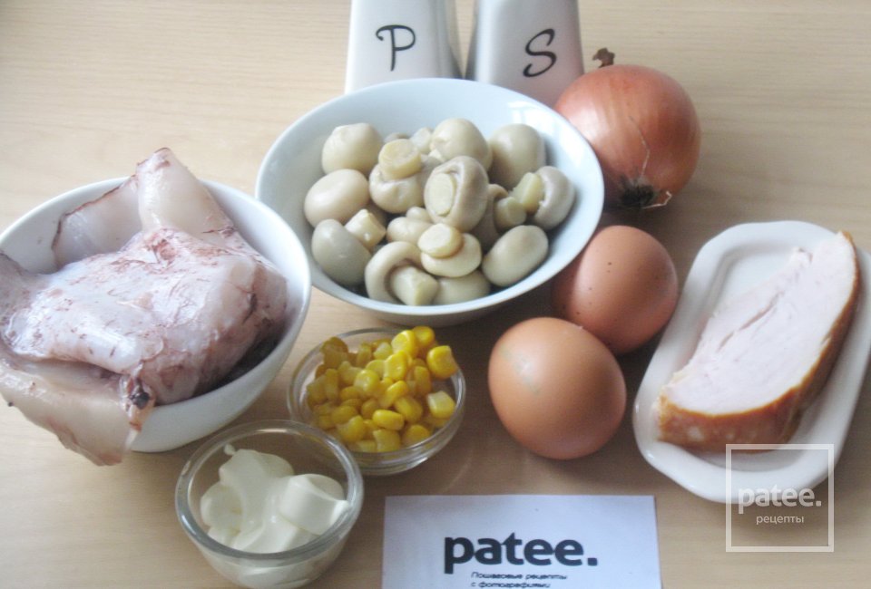 Салат с кальмарами и ветчиной - Шаг 1