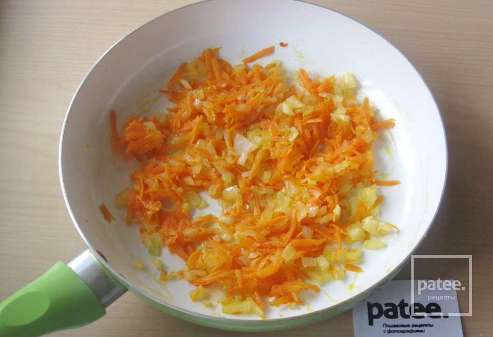 Гречневая каша с тушенкой и грибами в мультиварке - Шаг 4