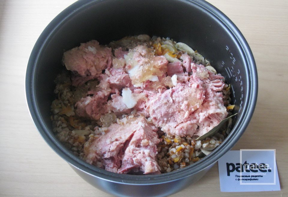 Гречневая каша с тушенкой и грибами в мультиварке - Шаг 14