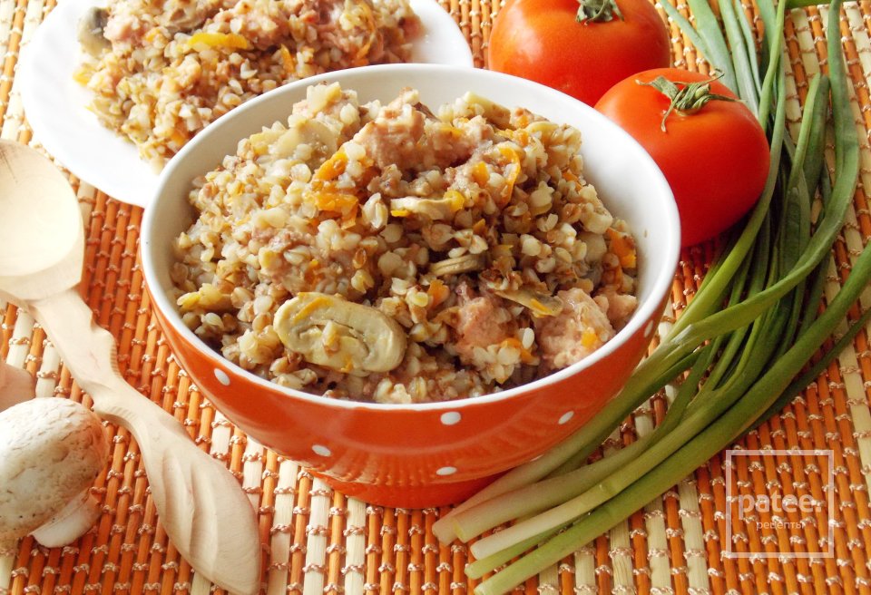 Гречневая каша с тушенкой и грибами в мультиварке - Шаг 16