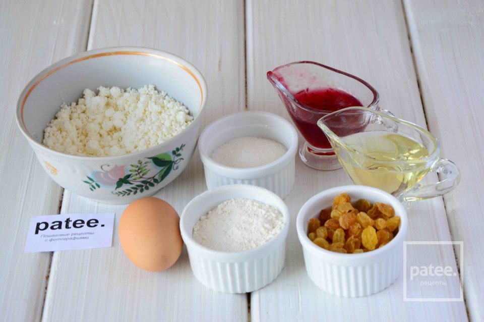 Сырники с изюмом и клюквенным вареньем - Шаг 1