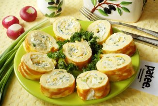 Яичный рулет с сыром