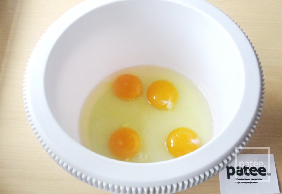 Яичный рулет с сыром - Шаг 2