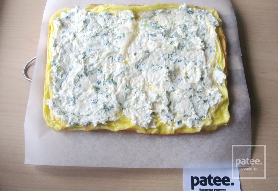 Яичный рулет с сыром - Шаг 13